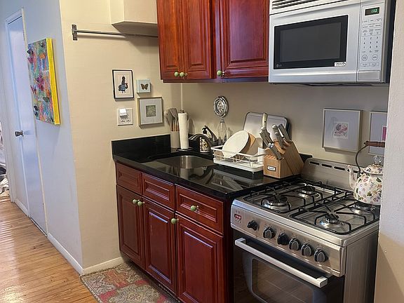 3rd image of 317 10th Ave #2