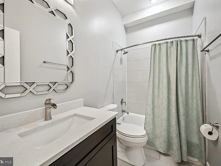 2012 D St NE #3 — Photo 9