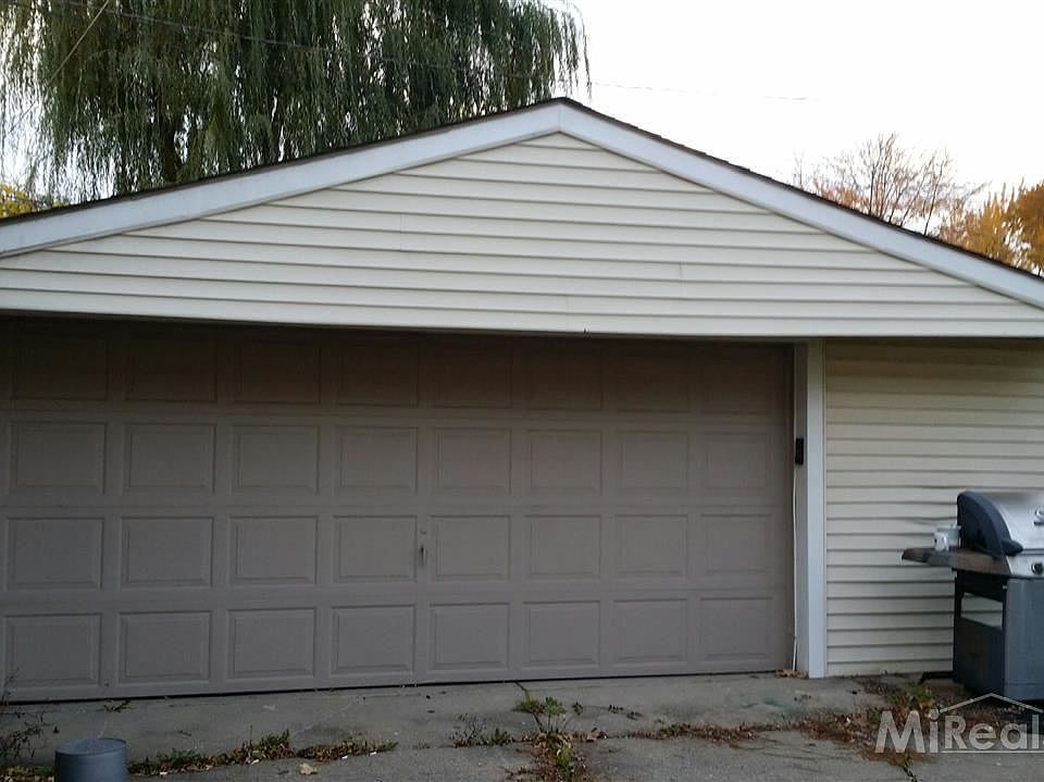 2nd image of 24925 Panama Ave