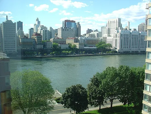 Rented by Sotheby's International Realty | media 48