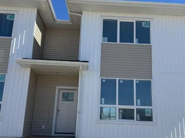 44 SW Lavelle Close, Red Deer, AB T4S 0S5