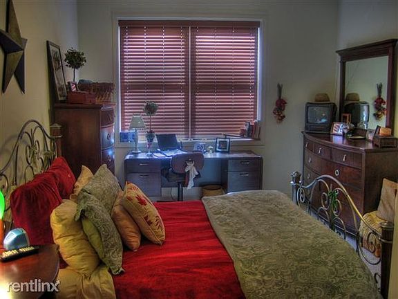 5th image of 2320 W Saint Paul Ave
