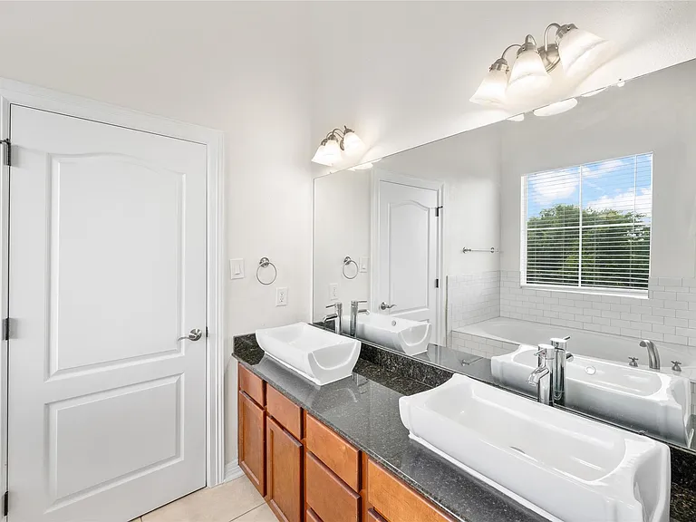 907 McKinney Park Ln — Photo 22