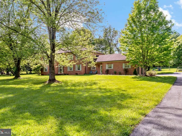 134 Tufts Ln, Falling Waters, WV 25419