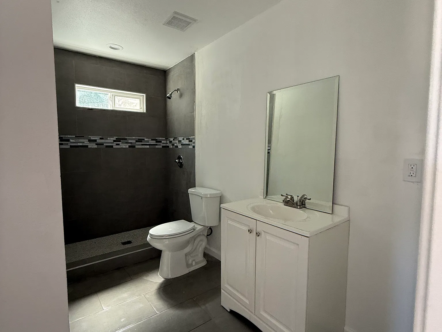 2 bed, 850 sqft, $1,900 — Photo 1