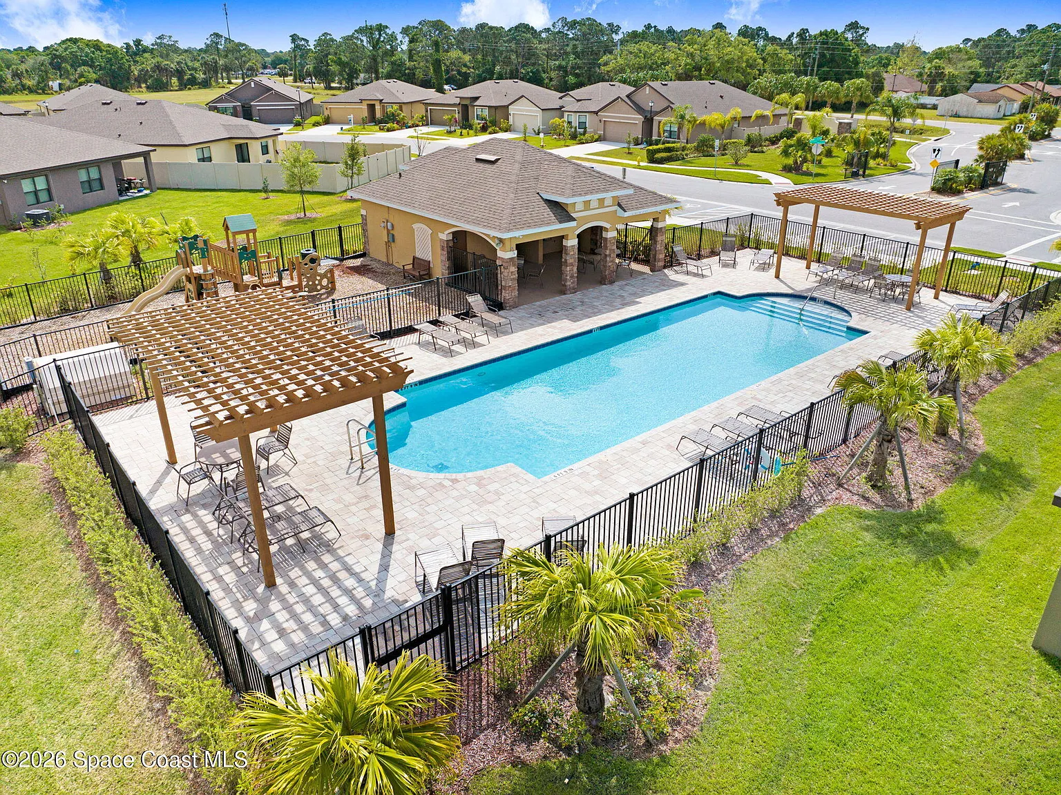 4 bed, 2.0 bath, 1918 sqft, $2,250 — Photo 3