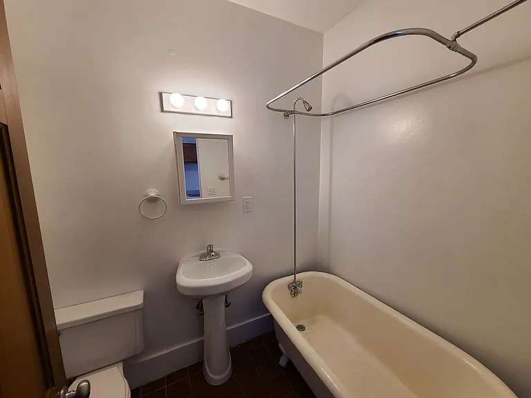 593 Park Ave — Photo 16