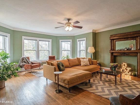 2nd image of 1511 W Thorndale Ave APT 3E