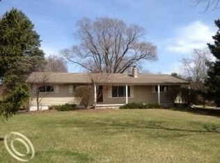 2148 N Hickory Ridge Rd, Highland, MI 48357