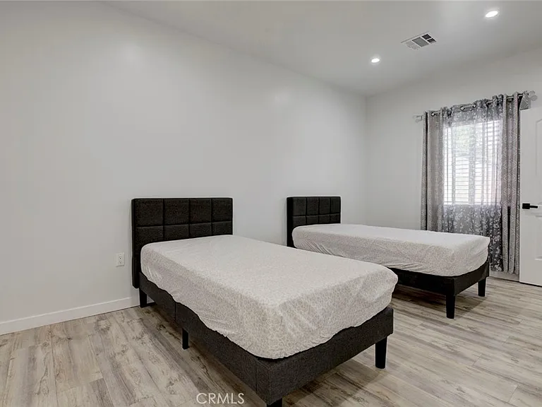 8209 Bellingham Ave — Photo 7