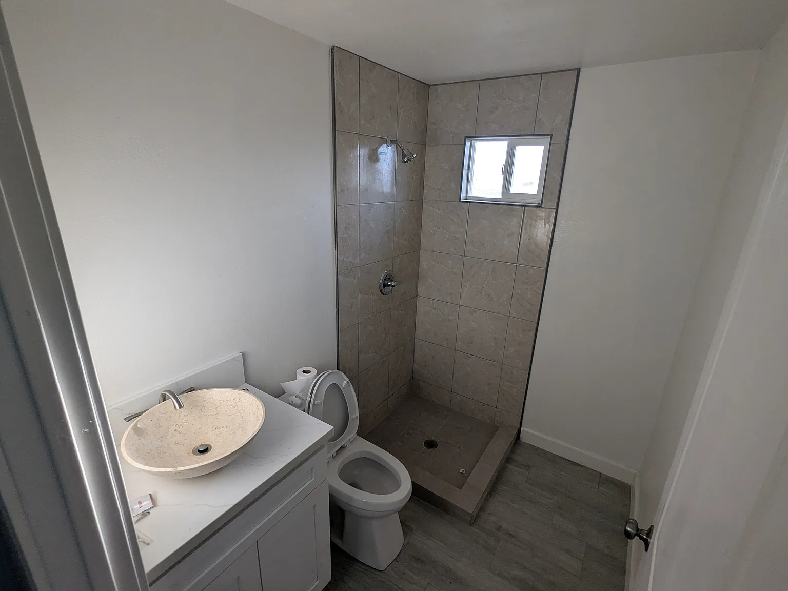 Studio, 420 sqft, $1,800 — Photo 3
