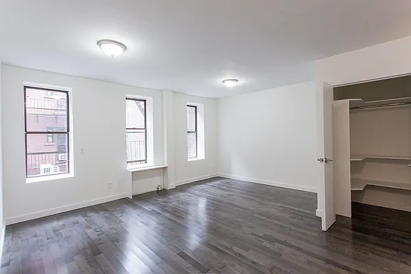 Rented by Dynamik Realty | media 10