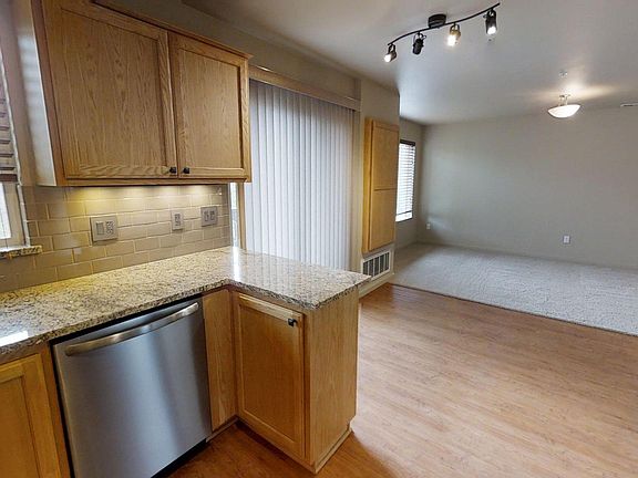 3rd image of 5264 NE 121st Ave APT 112