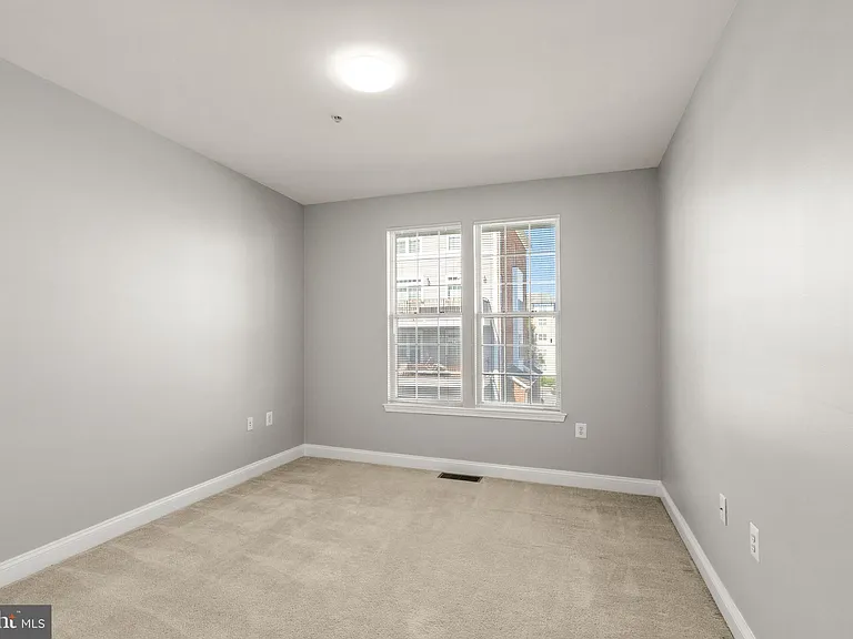242 N Summit Ave #21 — Photo 45