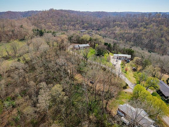 4th image of 303 E Hill Rd
