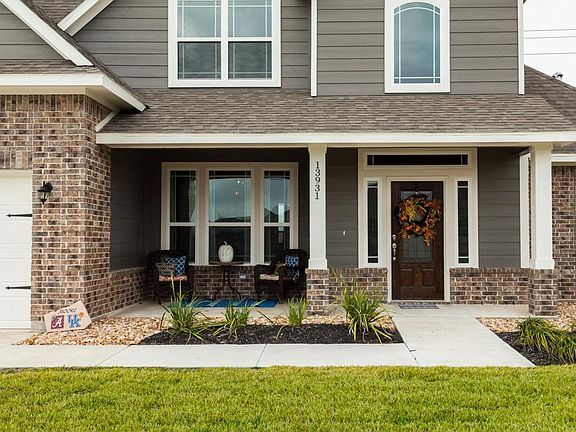 3rd image of 13931 Belmont Cir