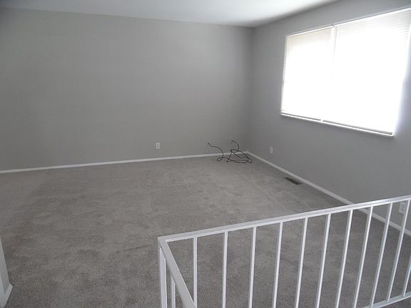 4th image of 899 Hanson Dr
