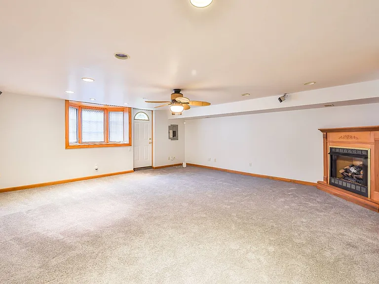 9898 Wistaria St — Photo 38