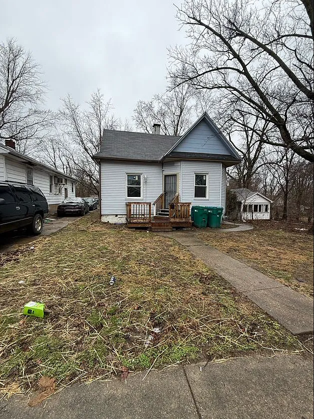 3 bed, 1044 sqft, $925 — Photo 1