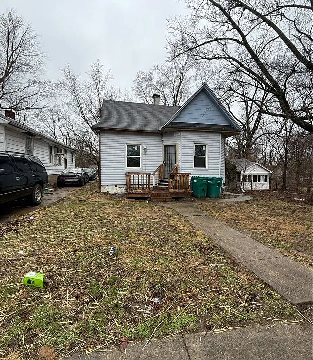 968 W View St