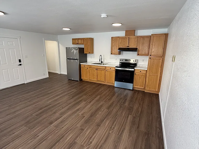 950 Gilmore St — Photo 1