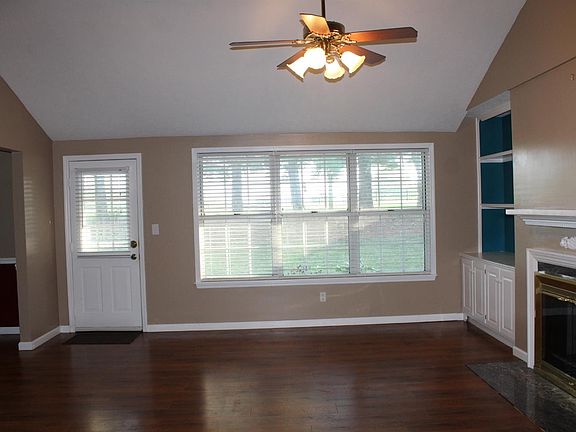 4th image of 4021 Hillside Dr