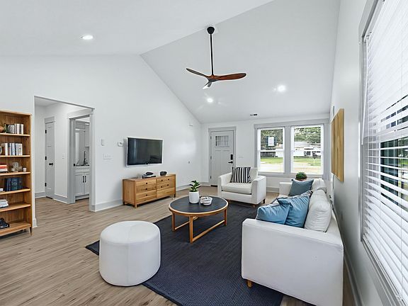 4th image of 3708 Grayston Ave