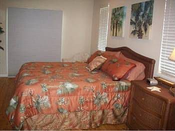 4th image of 307 E Avenue G