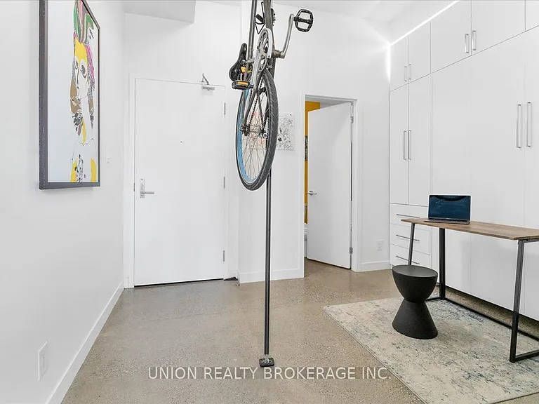 569 King St E #404 — Photo 36