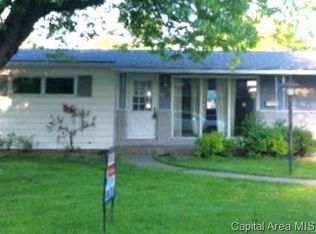520 N 2nd St, Girard, IL 62640