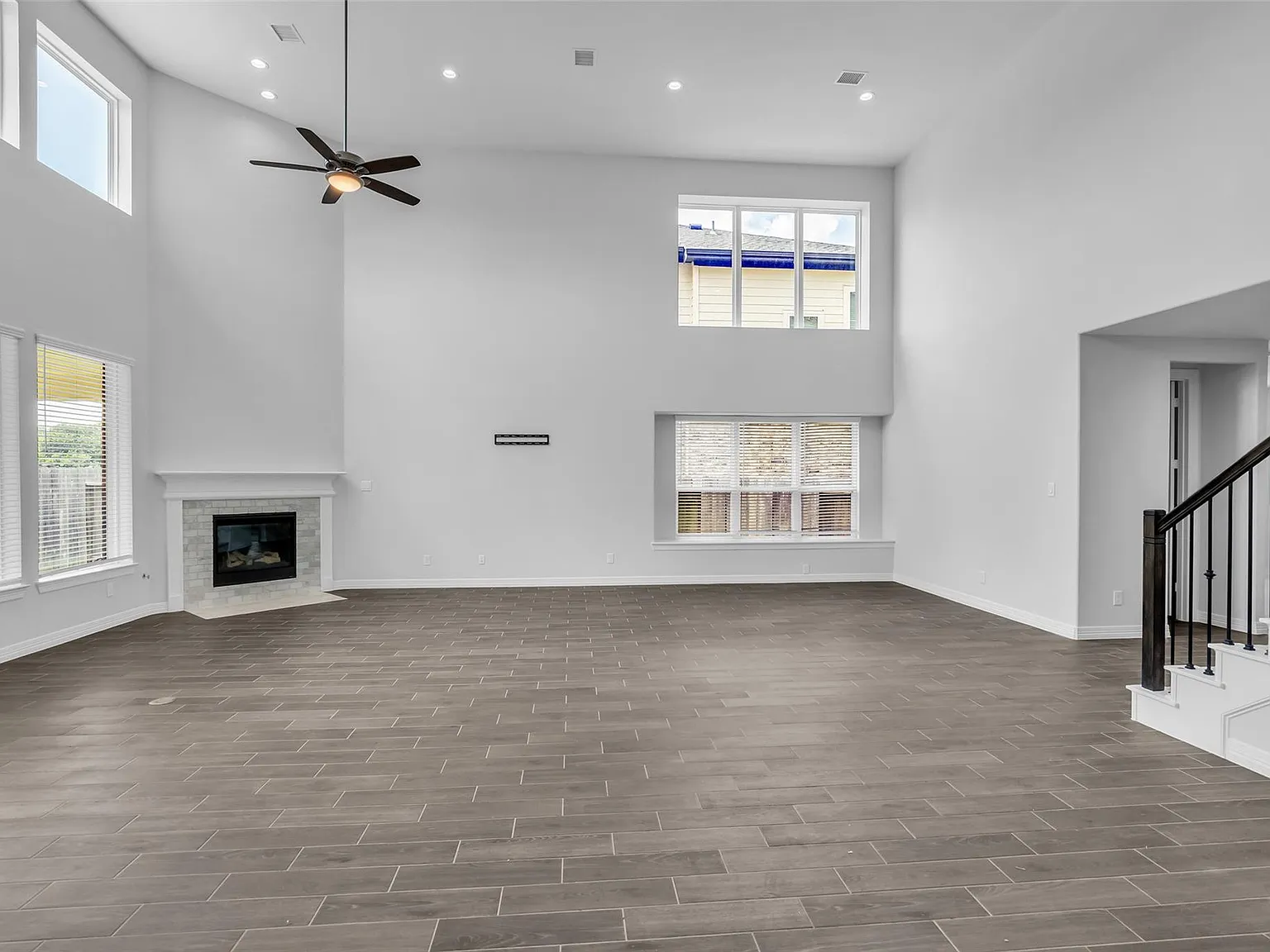 6 bed, 5.5 bath, 4012 sqft, $3,500 — Photo 3