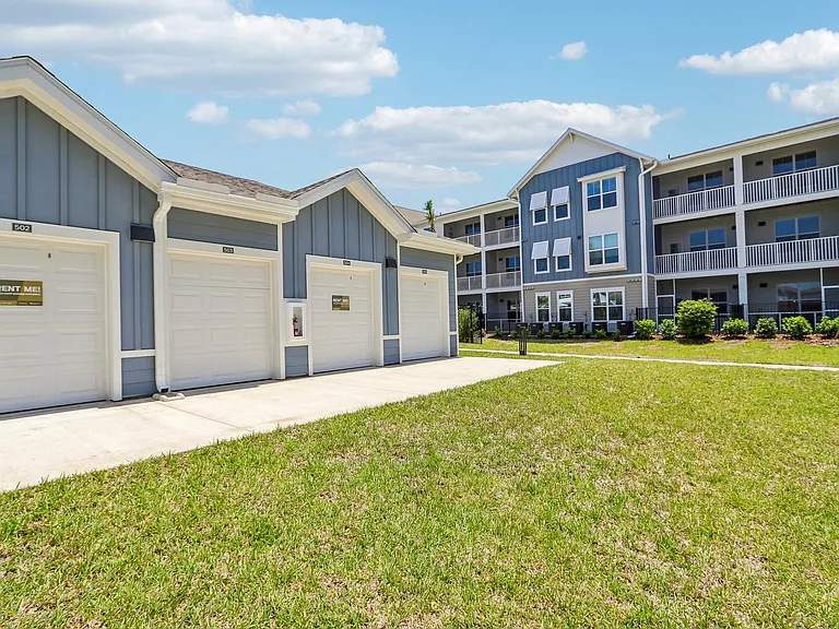 Velara Luxury Apartments — Photo 39