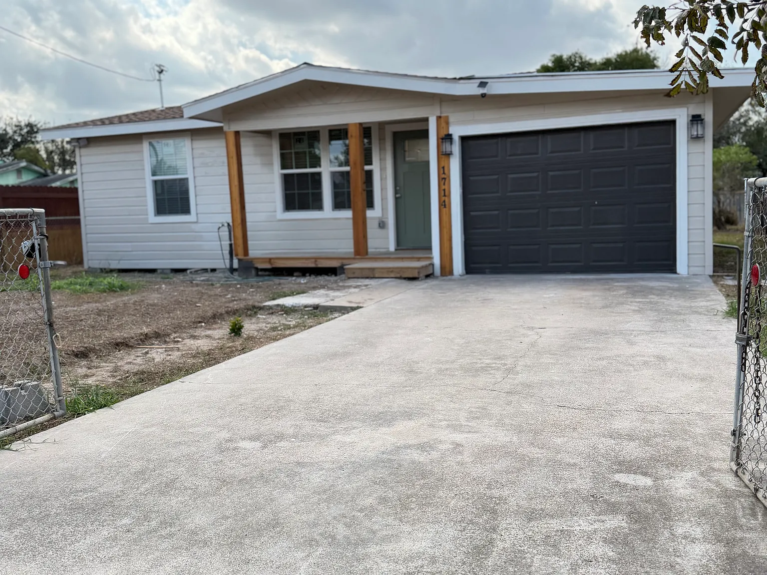 3 bed, 1176 sqft, $1,350 — Photo 1