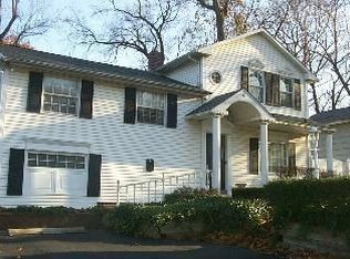 1353 Fitzwatertown Rd, Abington, PA 19001