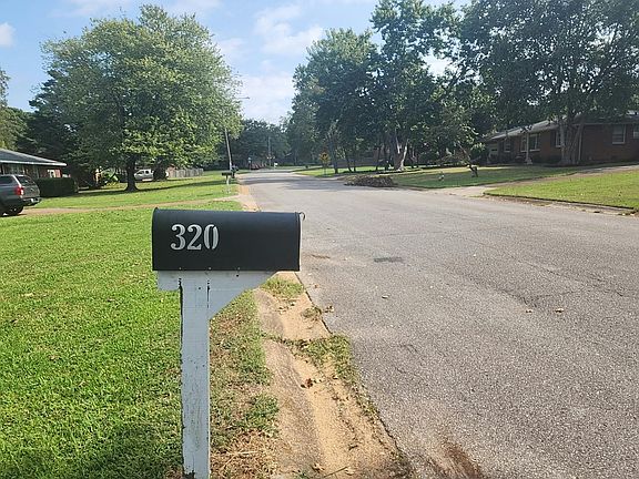 5th image of 320 Drummond Rd SE