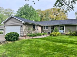 1104 Maple Tree Ln, Mahomet, IL 61853