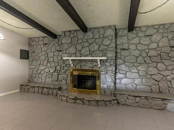 5th image of 463 Sprucewood Ln