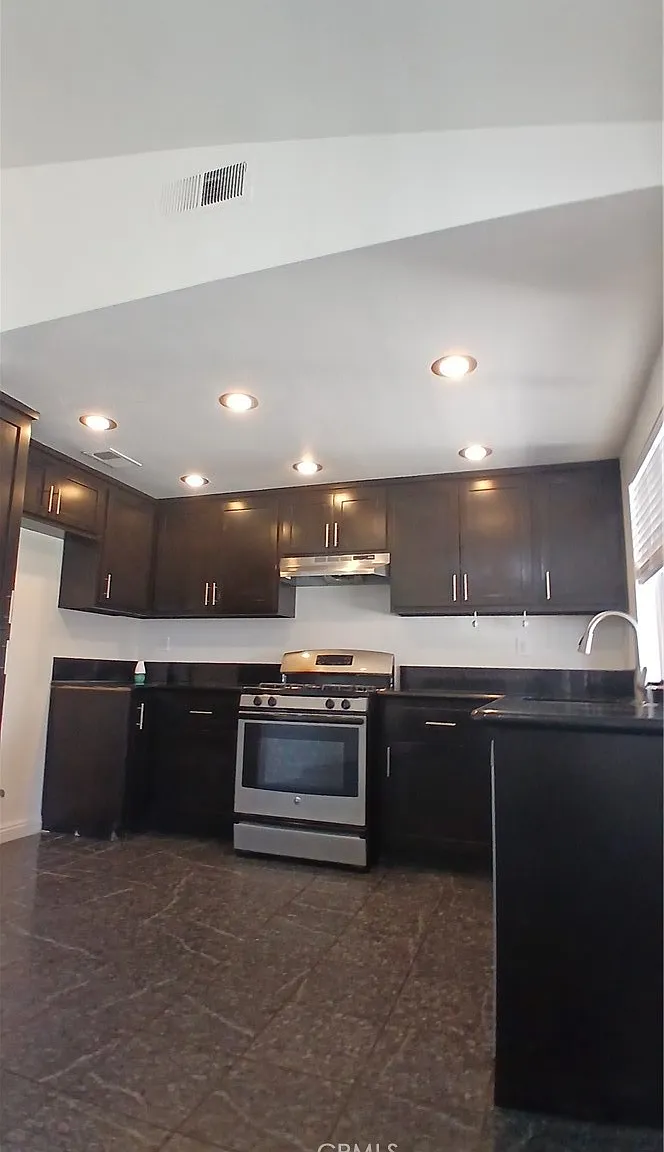 3 bed, 1423 sqft, $2,900 — Photo 3