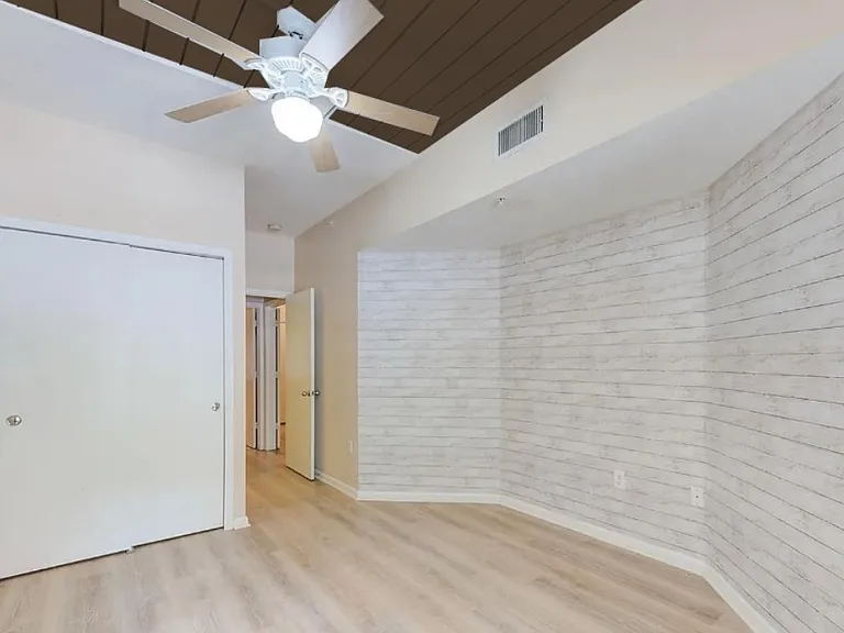 2331 W Horatio St #816 — Photo 11