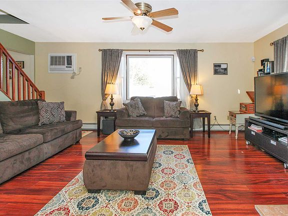 3rd image of 34 William St