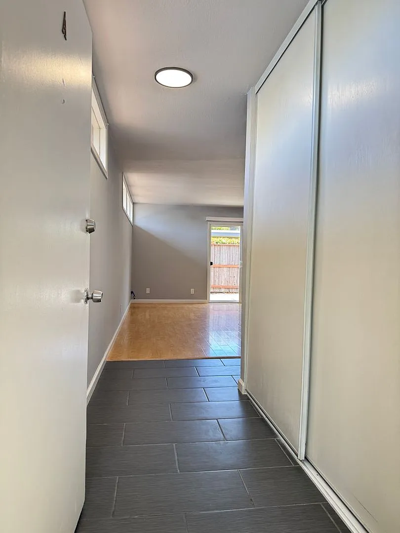 South Claremont — Photo 3