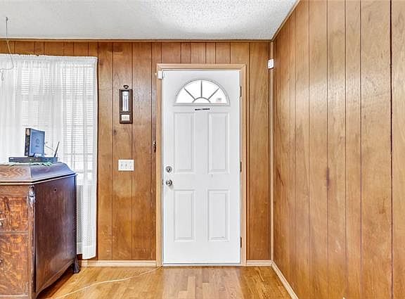 4th image of 102 W Fawnridge Dr