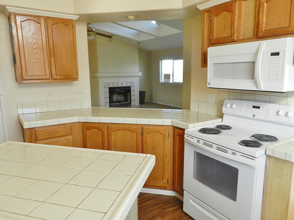 Kitchen with a view on through to the den.