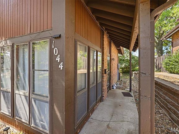 3rd image of 1044 Humber Cir