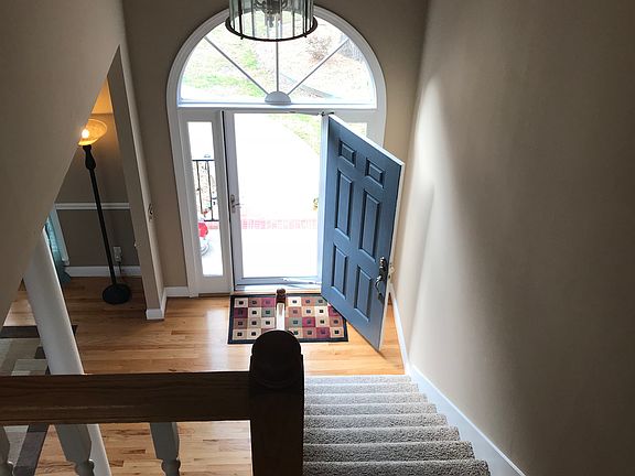 Upstairs Stairway