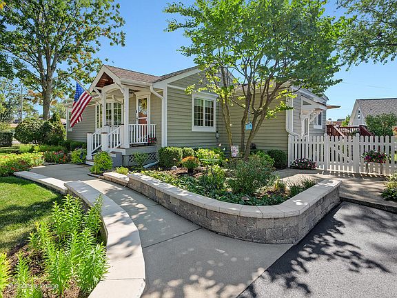 2nd image of 182 E Hale St