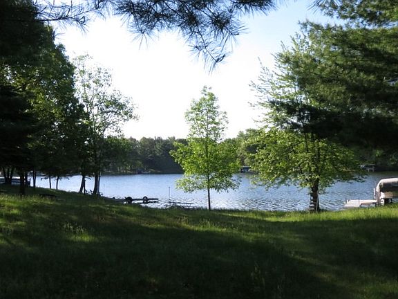 4th image of 325 Huntington Ct