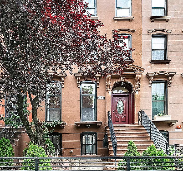 1st image of 654 Lafayette Ave
