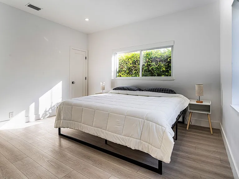 8866 Carlyle Ave — Photo 33