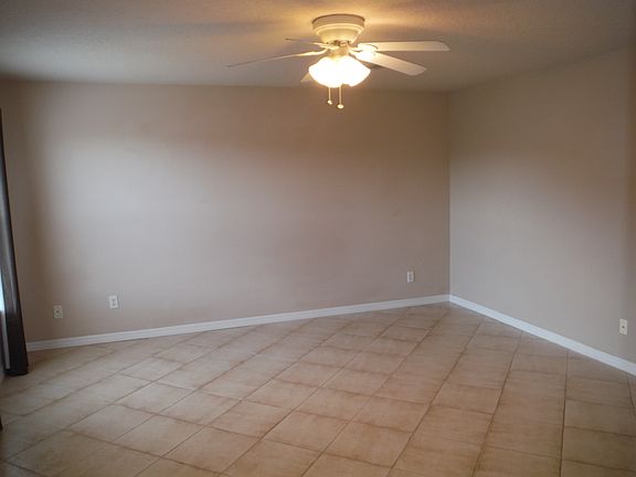 3rd image of 3375 Royal Oak Dr